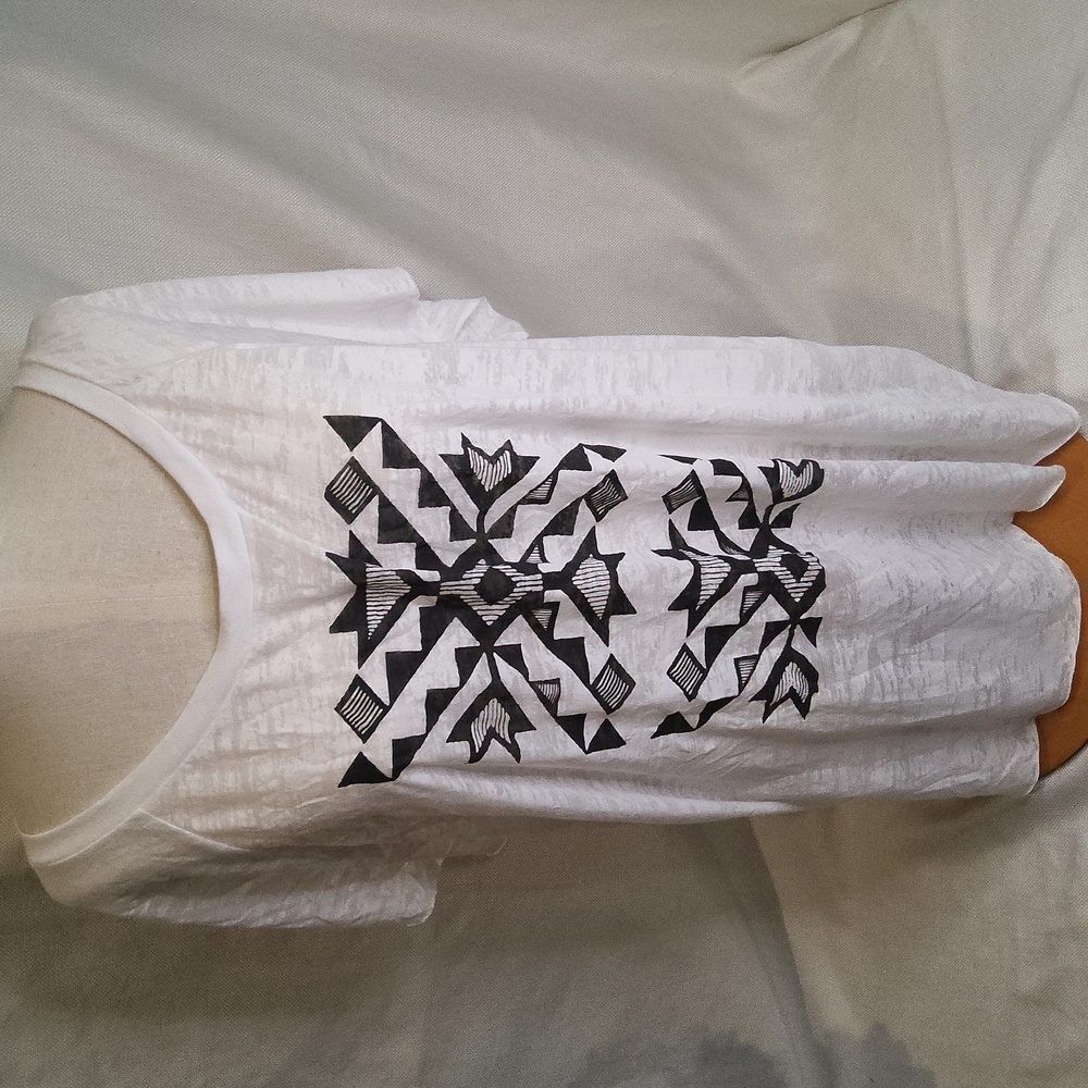 Torrid Aztec print burnout tee shirt blouse top 2 18 20